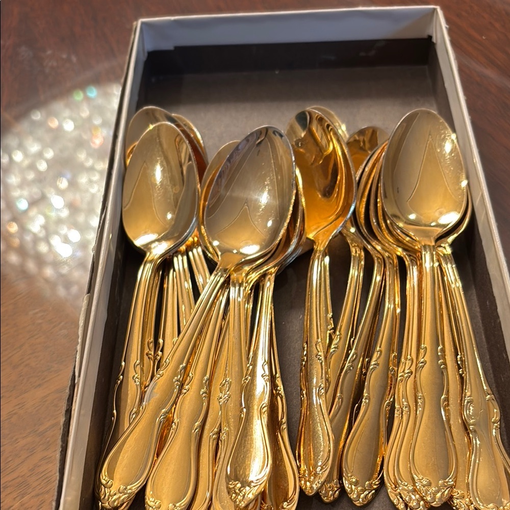 Elegant Gold-Plated Spoon Set 24 pieces